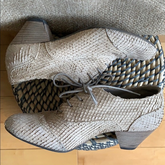 Arnold Churgin Scaled leather Oxford heeled shoes - Picture 6 of 12